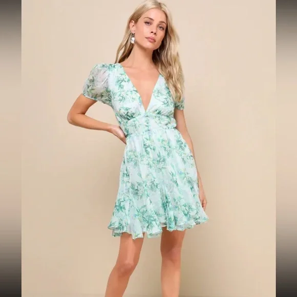 ❤️‍🔥BOGO free Lulu’s Adored Light Green Floral Pastel Cutout Mini Dress Puff - Picture 3 of 3